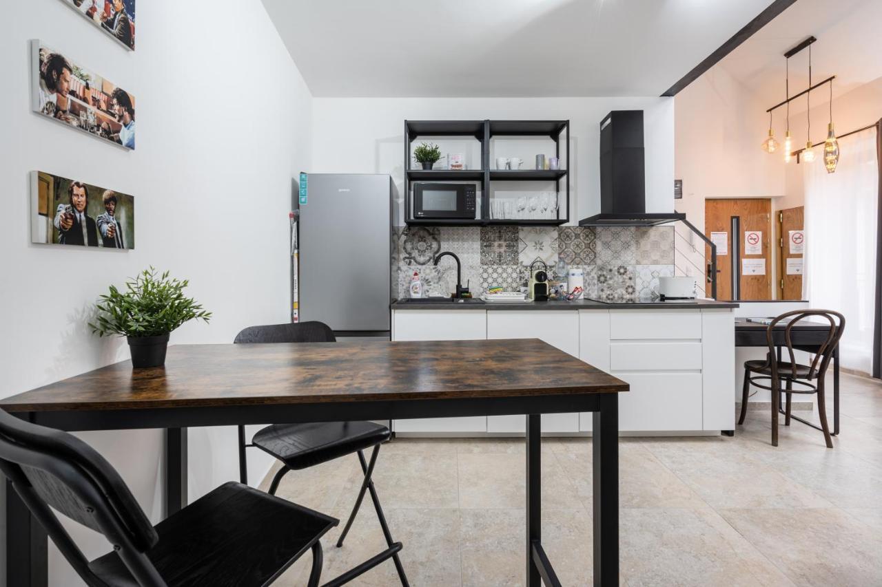 Studio Station With Gallery Budapest Bagian luar foto