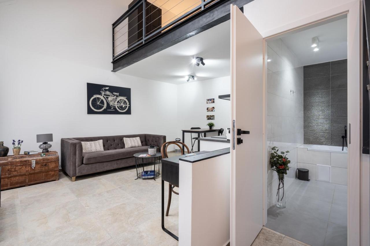 Studio Station With Gallery Budapest Bagian luar foto