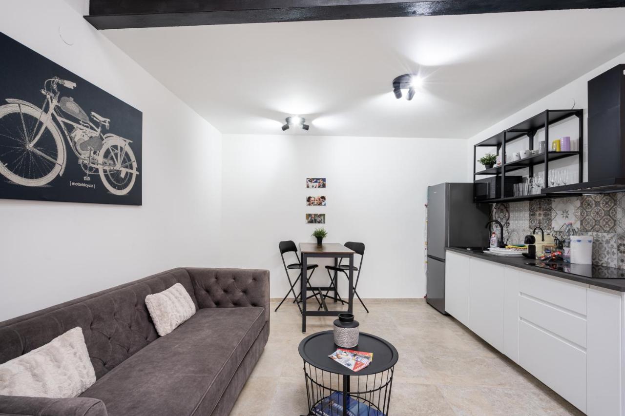 Studio Station With Gallery Budapest Bagian luar foto